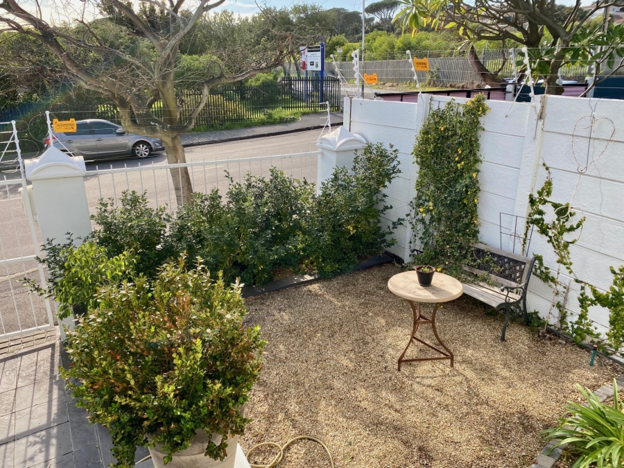 3 Bedroom Property for Sale in Vredehoek Western Cape
